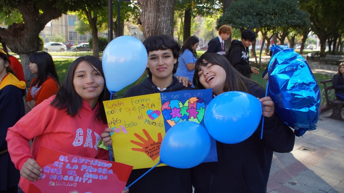 Liceo Eduardo Charme marcha por el Día Mundial de la Concienciación sobre el Autismo en San Fernando — foto 8