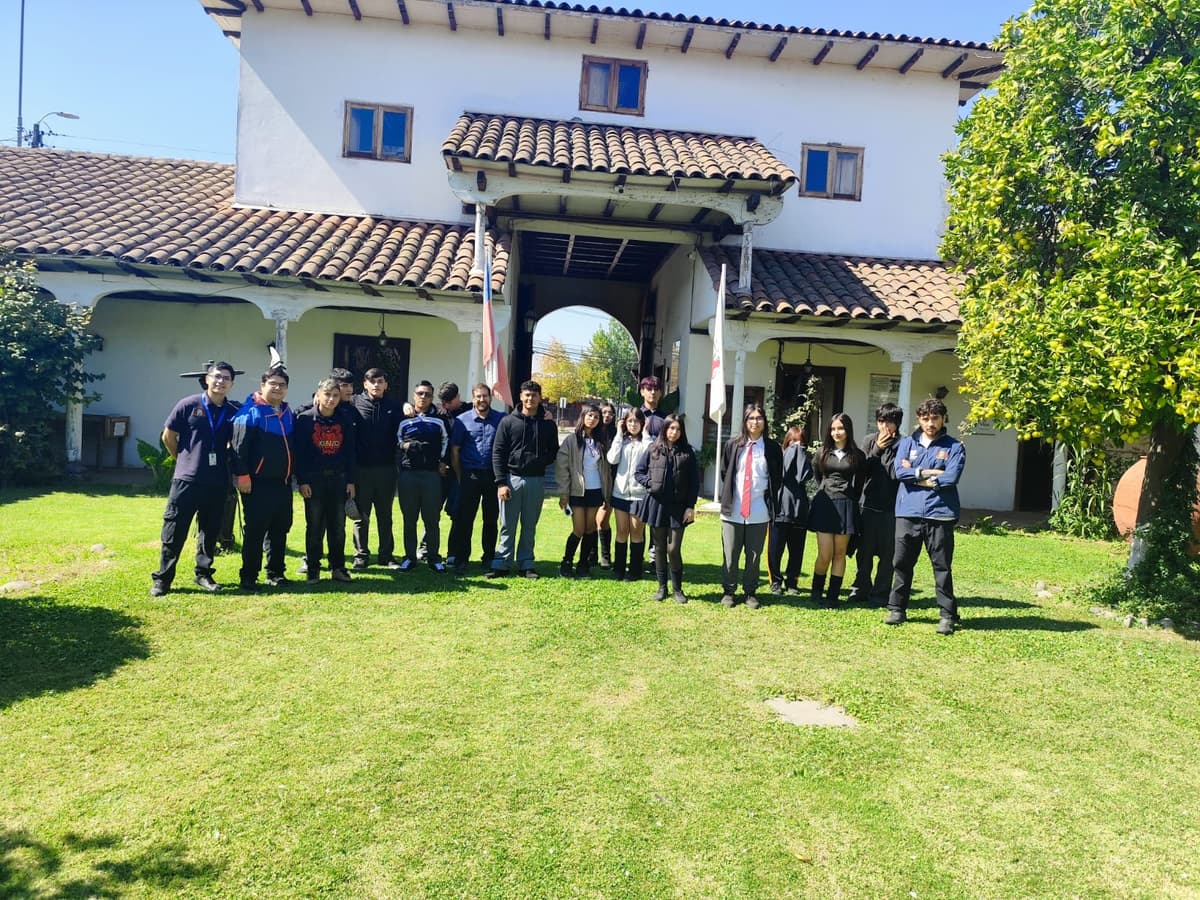 Estudiantes de Turismo del Liceo Eduardo Charme visitan el Museo Lircunlauta en San Fernando — foto 2
