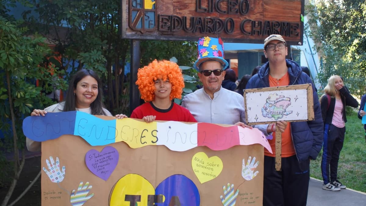 Liceo Eduardo Charme marcha por el Día Mundial de la Concienciación sobre el Autismo en San Fernando